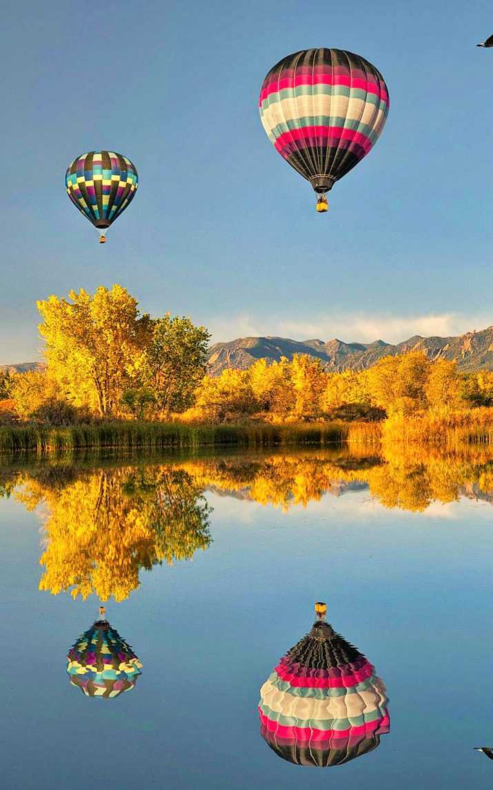 Lake Balloon Wallpaper 1